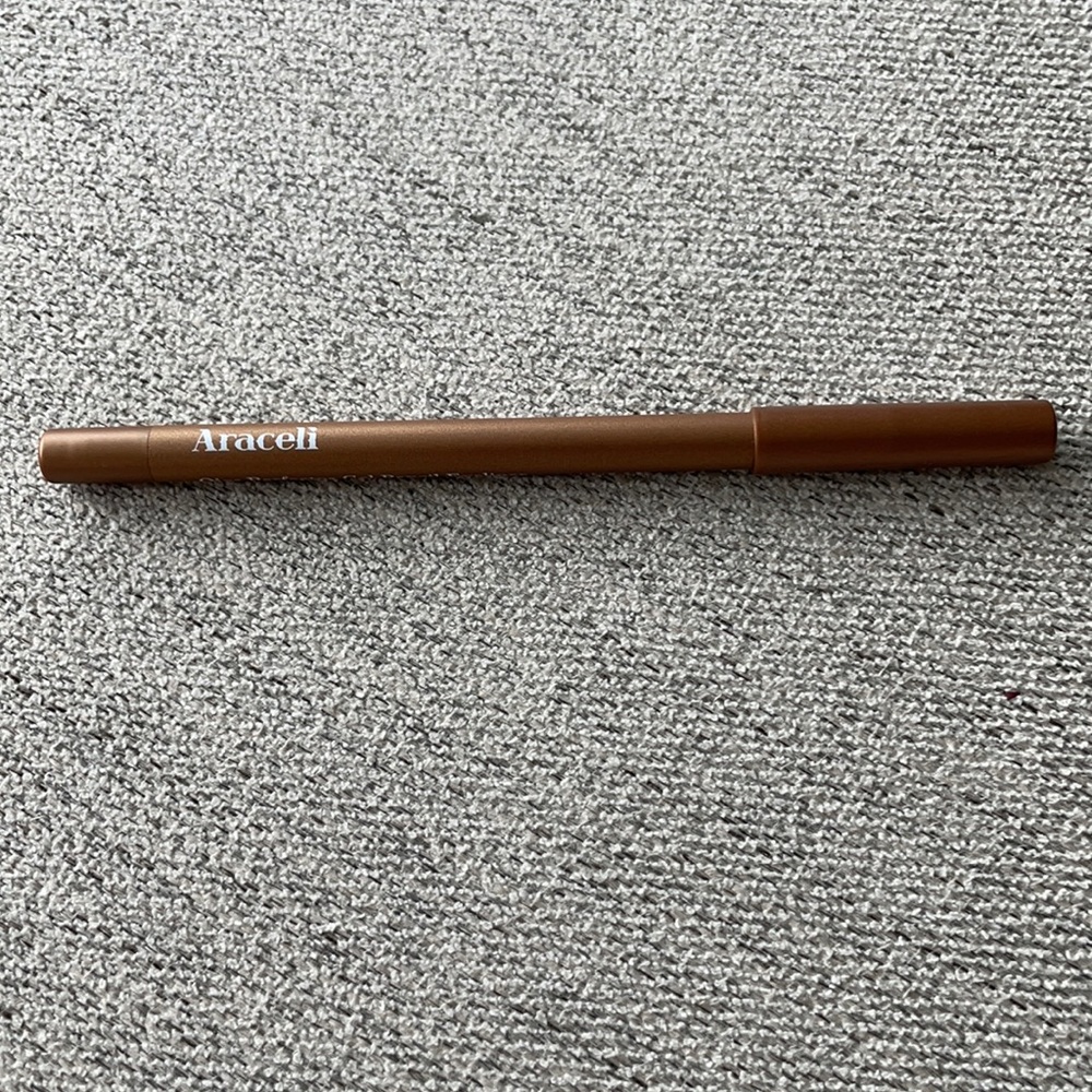 Araceli Gel Pencil Eyeliner